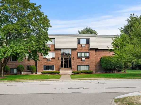5 Hallmark Gdns APT 7, Burlington, MA 01803