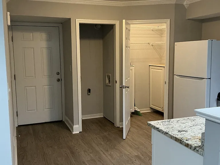 1402 Tailrace Dr #1 — Photo 2