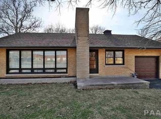 706 Springfield Rd, East Peoria, IL 61611