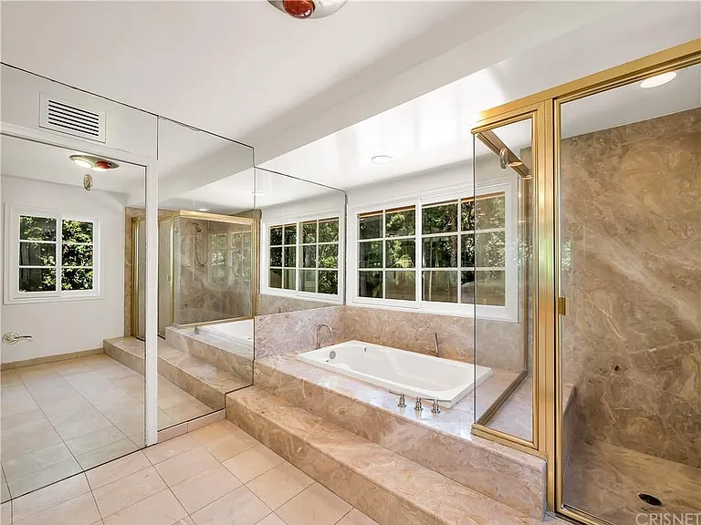 16545 Park Lane Cir — Photo 32