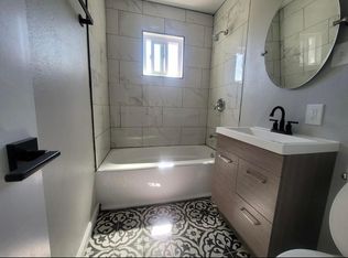 425 E Parker Ct, Visalia, CA 93291