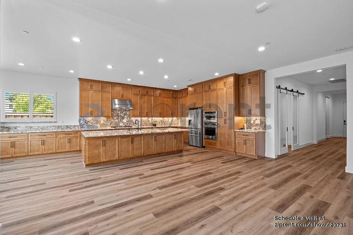 4 bed, 3.5 bath, 3100 sqft, $4,349 — Photo 4