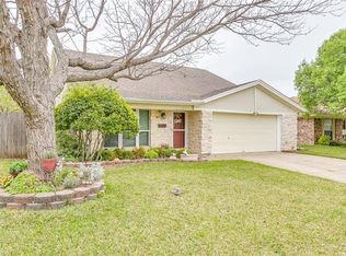 633 Barkridge Trl, Burleson, TX 76028