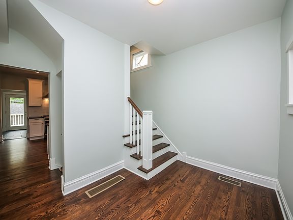 3rd image of 823 S Harvey Ave