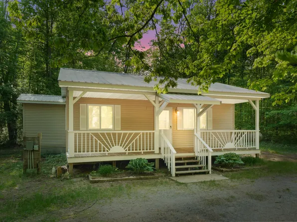 5235 Moonlight Dr, Houghton Lake, MI 48629