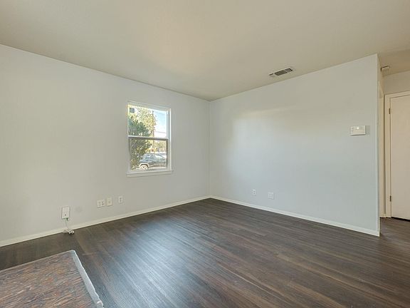 4th image of 203 Cooper Dr