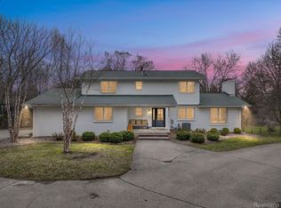 1930 W Gunn Rd, Rochester, MI 48306