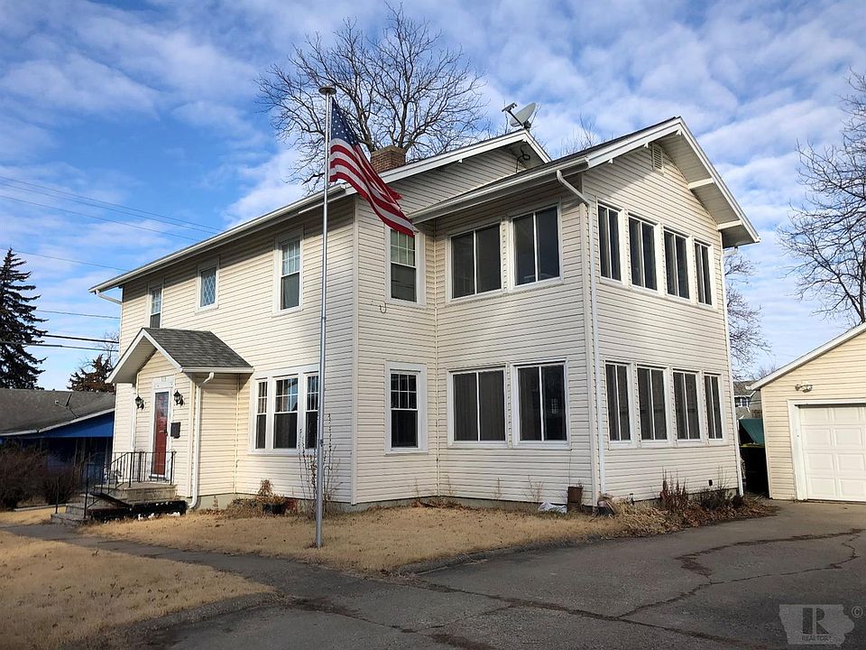 2nd image of 115 W Grant St