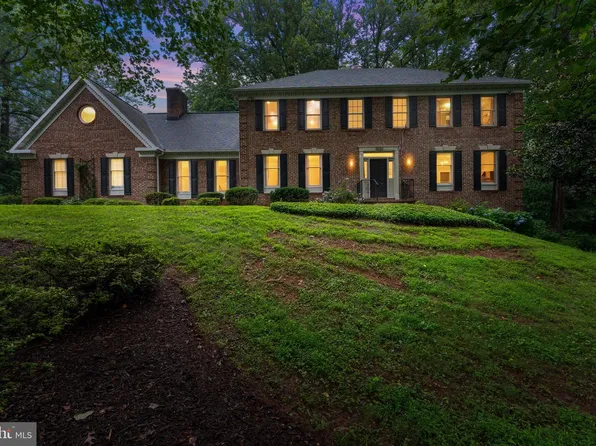 8464 Turkey Run Dr, Warrenton, VA 20187