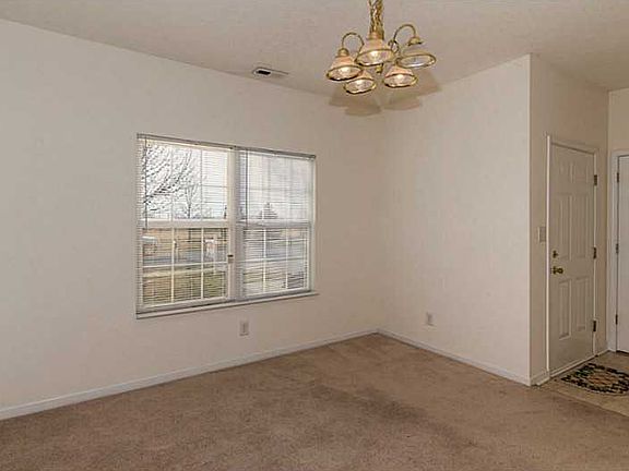 4th image of 16947 Southall Dr