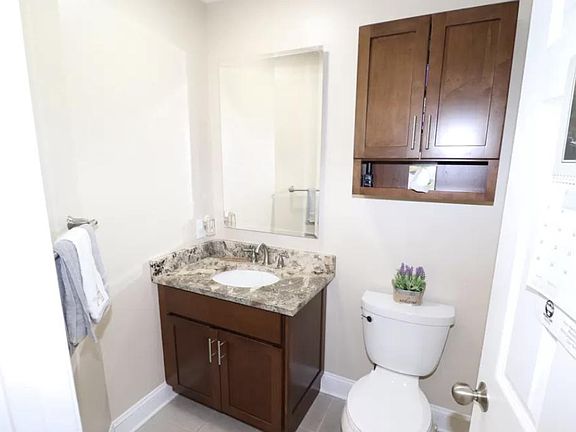 4th image of 154 Versailles Ct