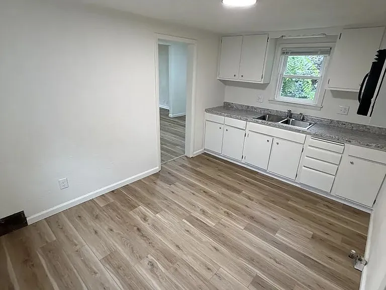 413 Dove St — Photo 6