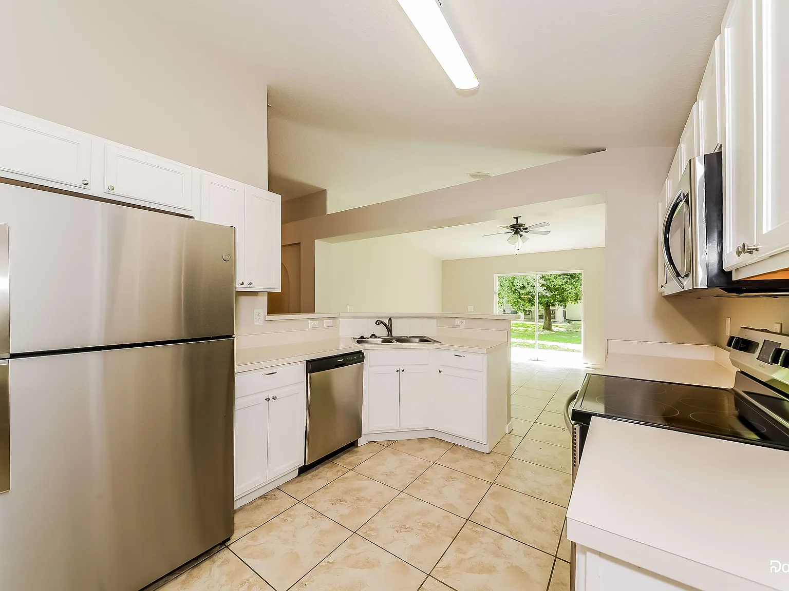 4 bed, 2.0 bath, 1465 sqft, $2,090 — Photo 3