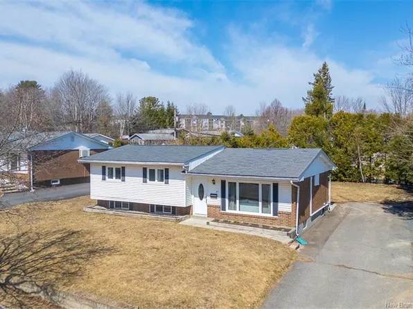 81 McNair Dr, Fredericton, NB E3B 5J5