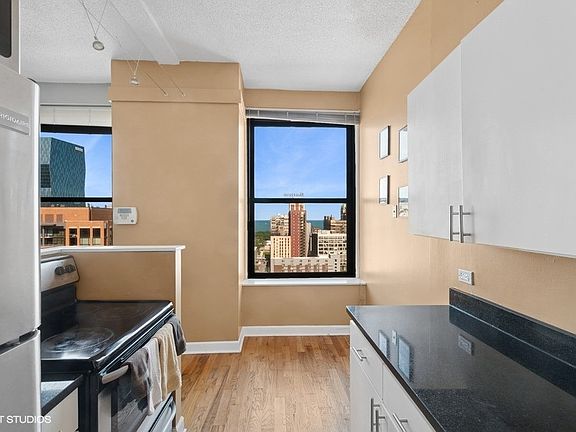 5th image of 600 S Dearborn St APT 1704