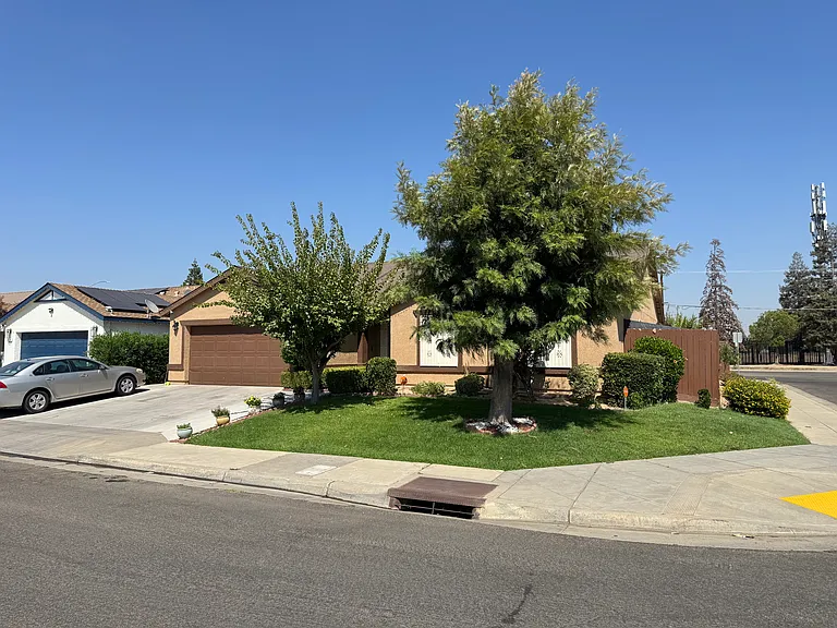 2226 N Vernal Ave — Photo 23