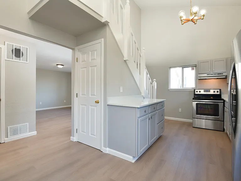 1702 S G St — Photo 9