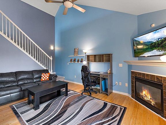 3rd image of 8952 Hardwood Dr