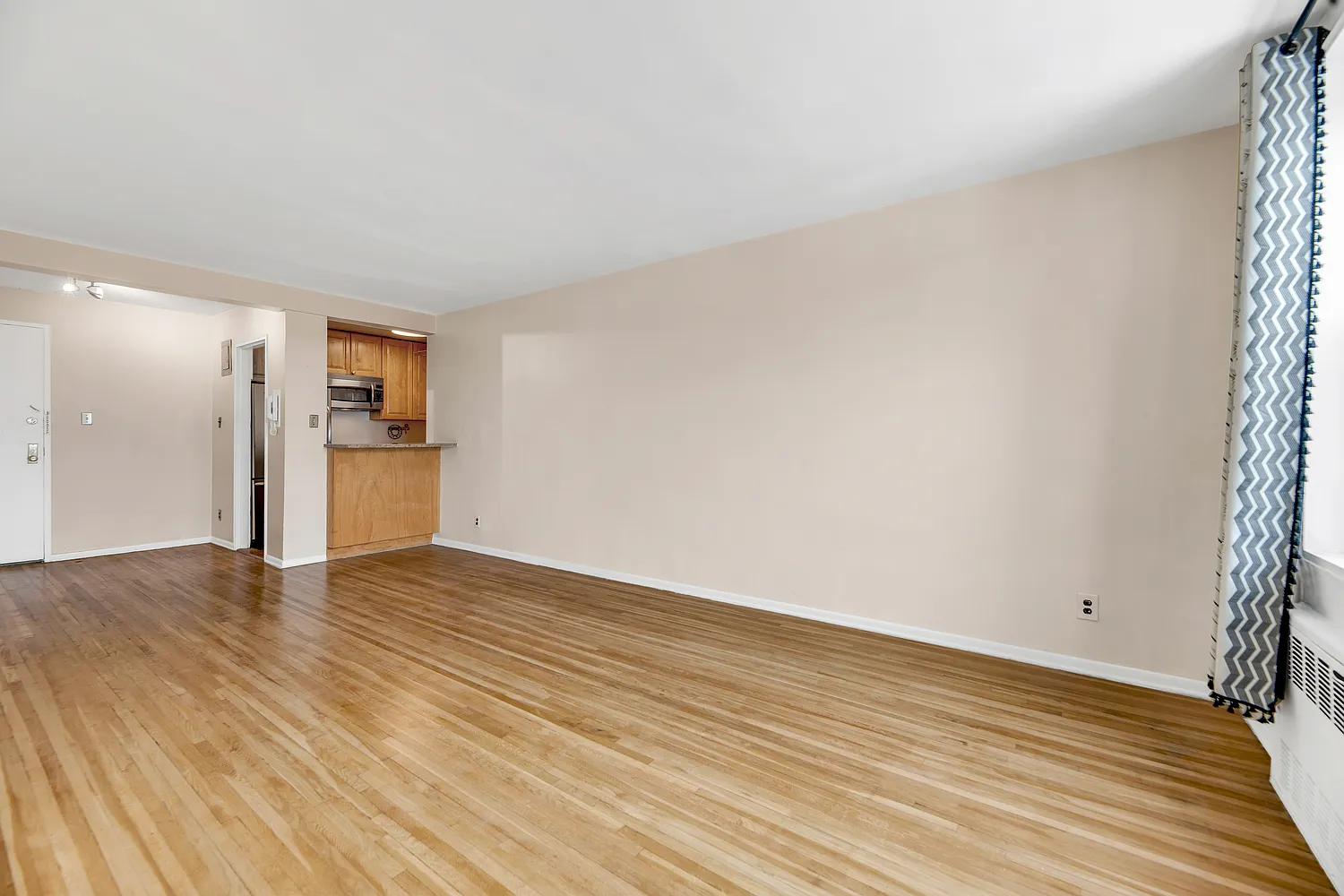 400 East 17th Street — Photo 3