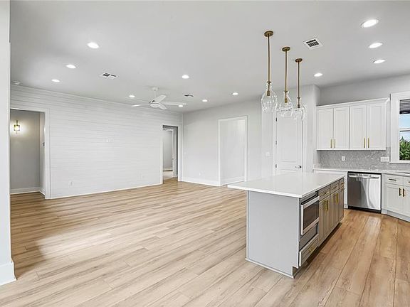 2nd image of 3837 Norwood Dr