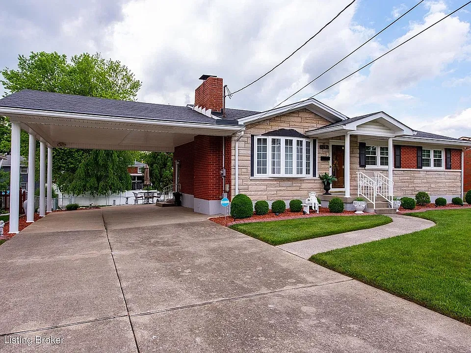 8216 Seaforth Dr
