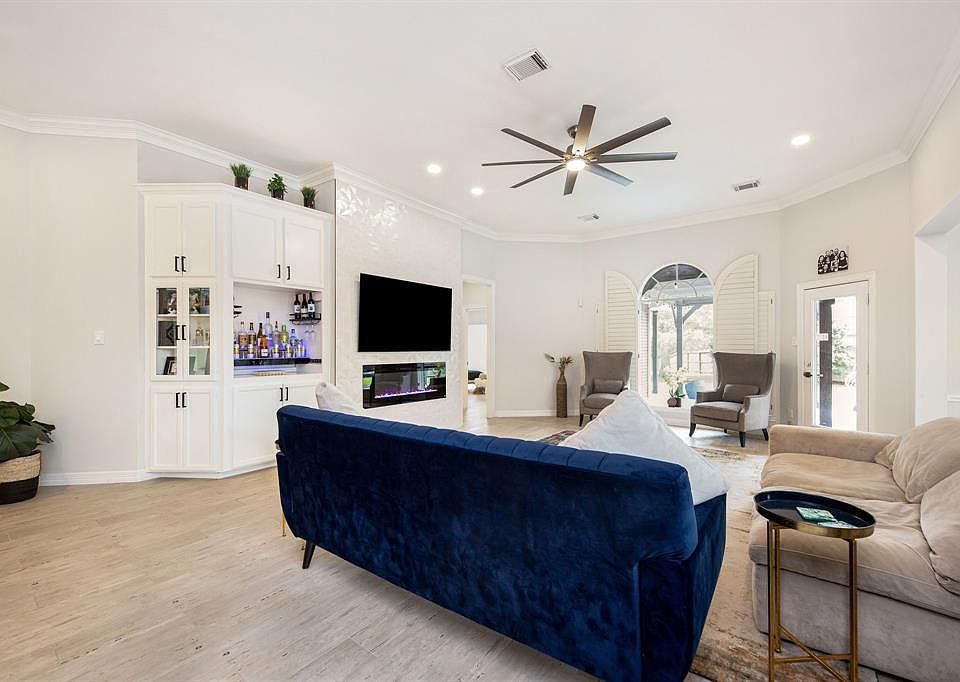 1st image of 4507 Crescent Lakes Cir
