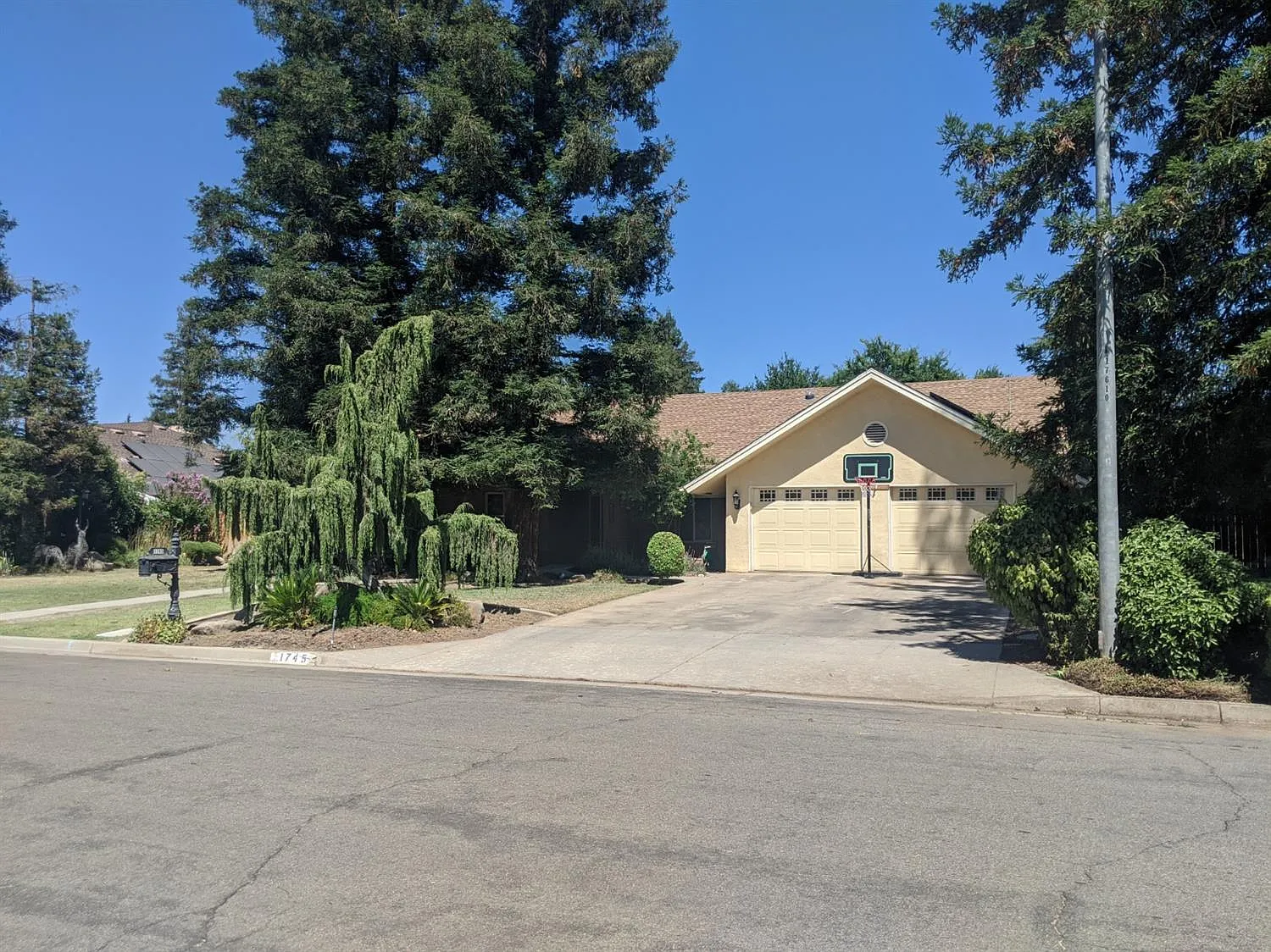 1745 S Caesar Ave photo 1