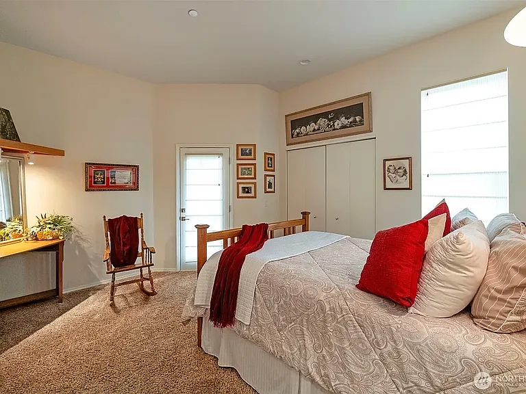 219 Tracy Ave N #202 — Photo 25