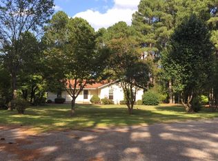 212 Snoozing Pine Ln, Aberdeen, NC 28315