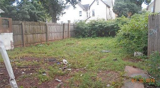 2nd image of 136 Townsend St