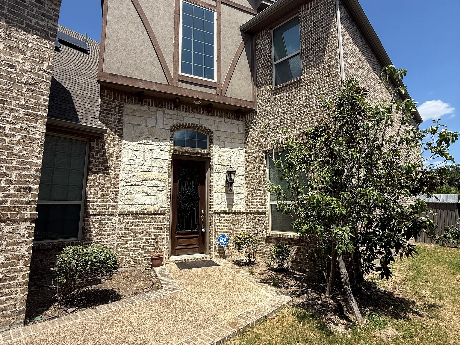 5 bed, 4331 sqft, $4,995 — Photo 3