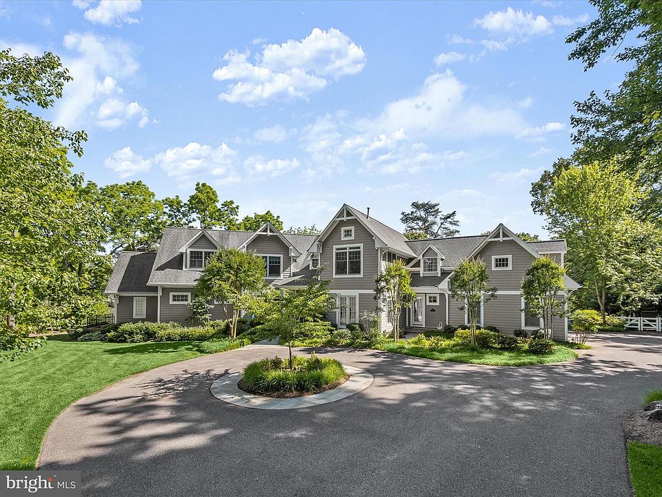 1st image of 1 Saunders Point Ln
