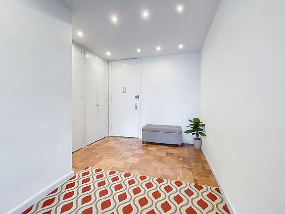 4th image of 300 E 33rd St APT 16P