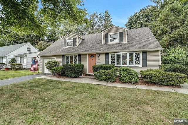1st image of 23 Lockwood Dr