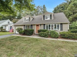 23 Lockwood Dr, Waldwick, NJ 07463