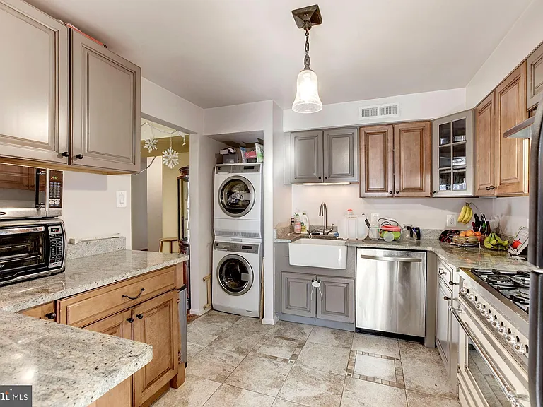 150 Monroe St #102 — Photo 11