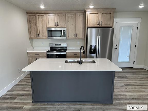 3rd image of 3780 Philbin Rd #41