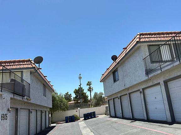 5th image of 6905 Round Tree Dr Unit B