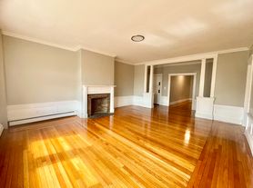 1653 Commonwealth Ave