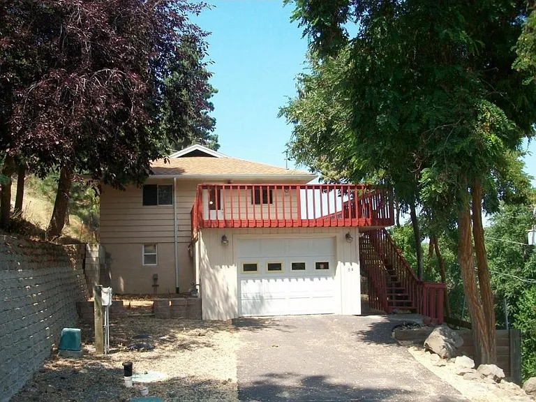 1663 Lakeshore Dr — Photo 2