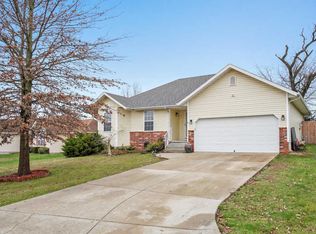 1835 S Casa Grande Ave, Springfield, MO 65802