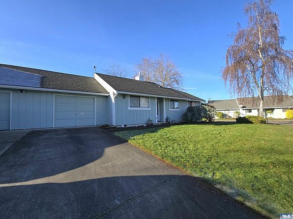 3rd image of 833 N Canterbury Ct