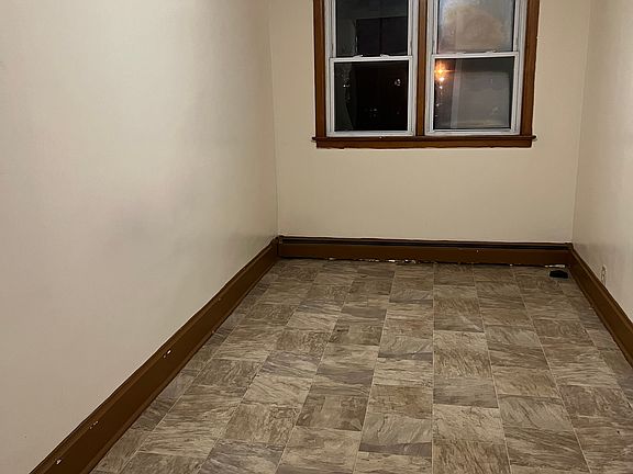 4th image of 172 Williams Ave