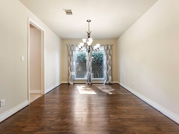 3rd image of 131 Deerchase Dr