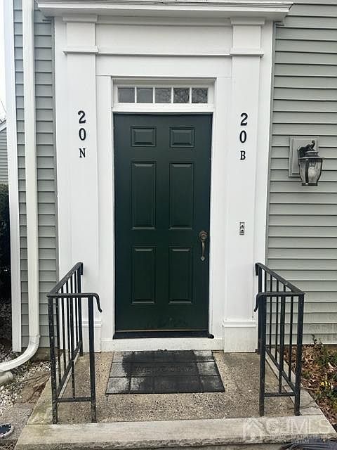 1st image of 20B Rossmoor Dr