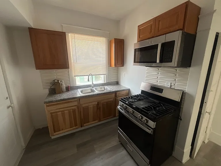 1011 SW Huntoon St — Photo 3