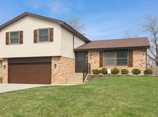 1032 W Park Place Dr, Bartlett, IL