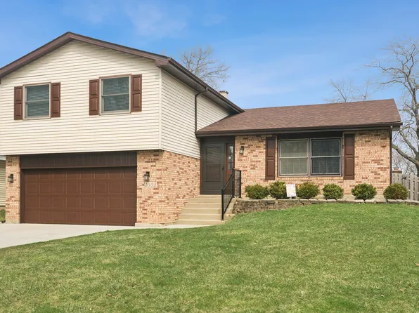 1032 W Park Place Dr, Bartlett, IL 60103