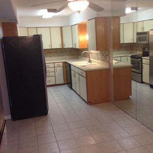 9557 University Ave APT 21, Clive, IA, 50325