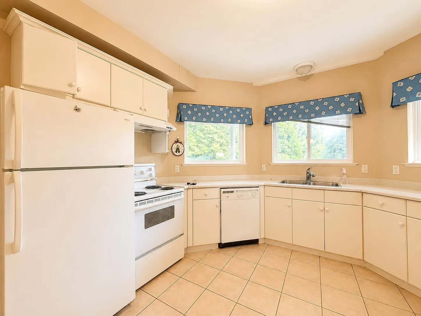 3 bed, 1000 sqft, $2,000 — Photo 3